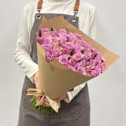 Ramo de 51 rosas Lilas en paquete artesanal
