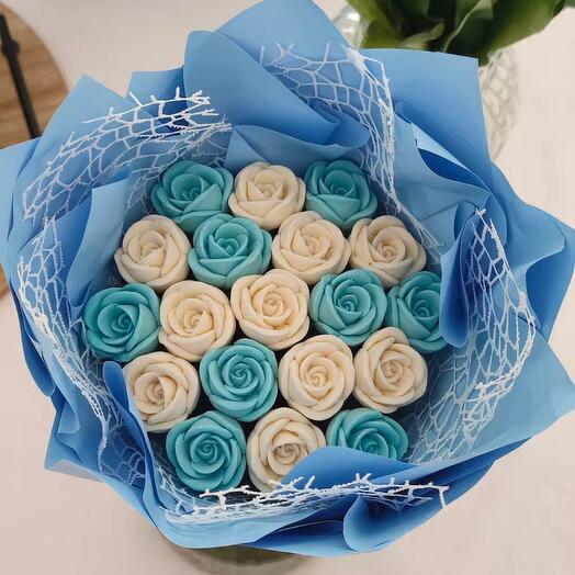 Ramo de 19 rosas de chocolate blanco / azul