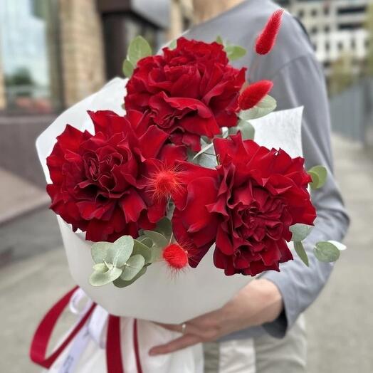 Букет комплимент из францкзскиз рощ и лагуруса