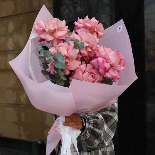 Моно-букет из 7 пышных роз