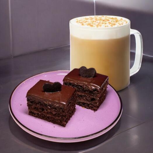 Комбо с кофе и двумя пирожными