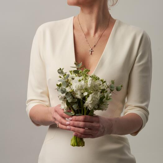 Букет невесты из маттиолы и эвкалипта. Маленький букет невесты