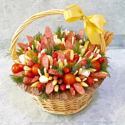 Корзина мужская сыро-колбасная "Ёжик" мужской букет