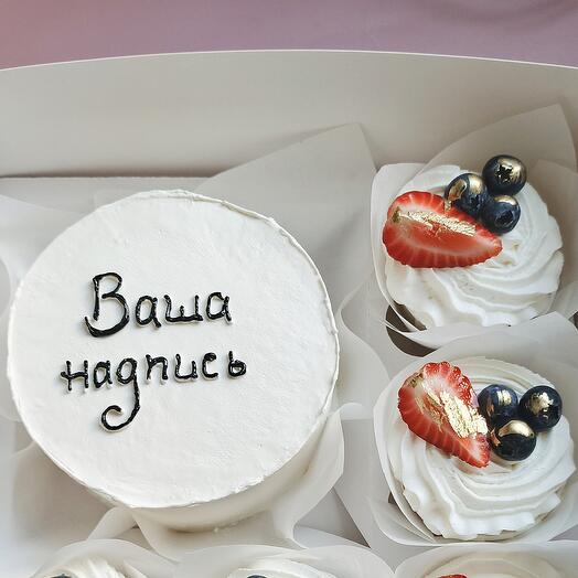 Набор из бенто торта "Ваш декор" и 2 капкейков в подарок для девочки, мальчика, папы, мамы, сестры, брата, мужа, жены