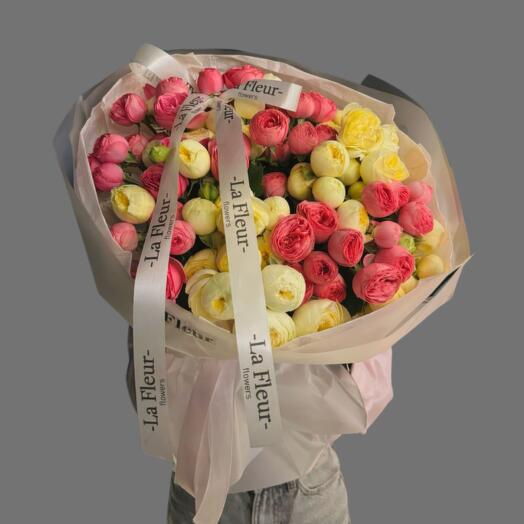 Букет "Солнечный звонок" — кустовые пионовидные розы микс