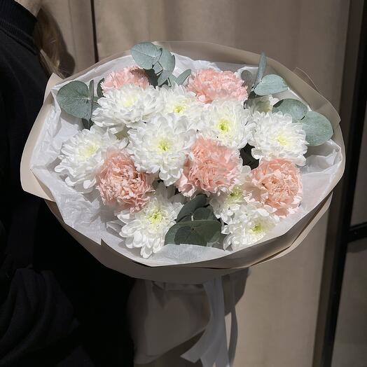 Стойкий букет хризантема с диантусами