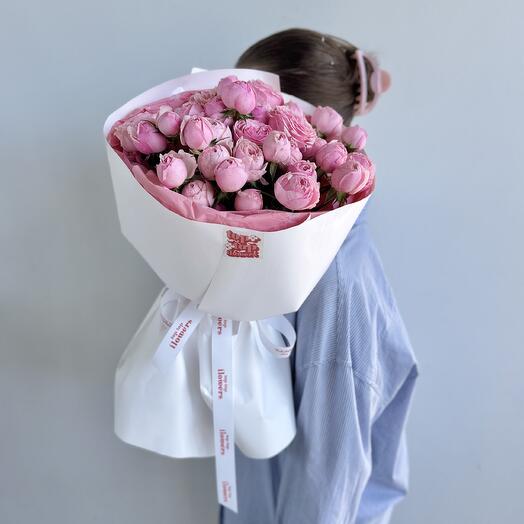 Bouquet of 9 bush roses from Mansfield Park