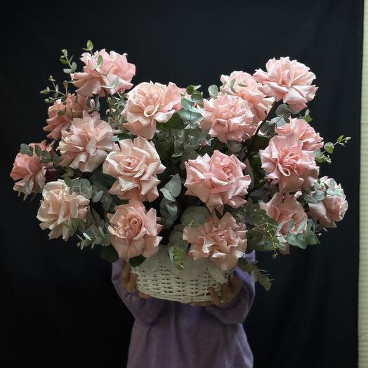 Basket of French roses XXL