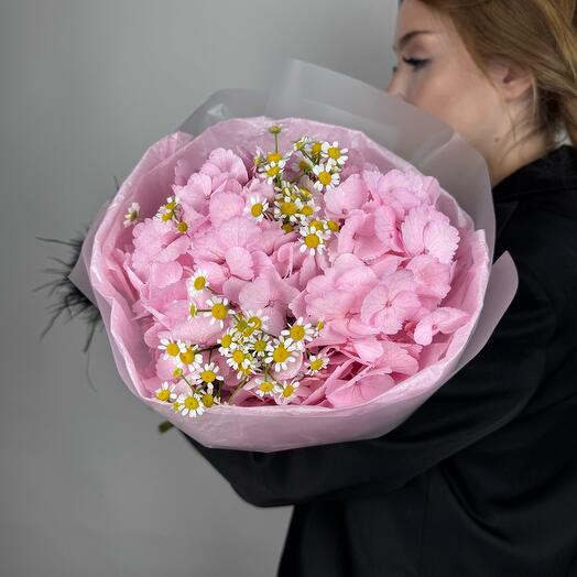 Букет Розовая Гортензия и Ароматные Ромашки