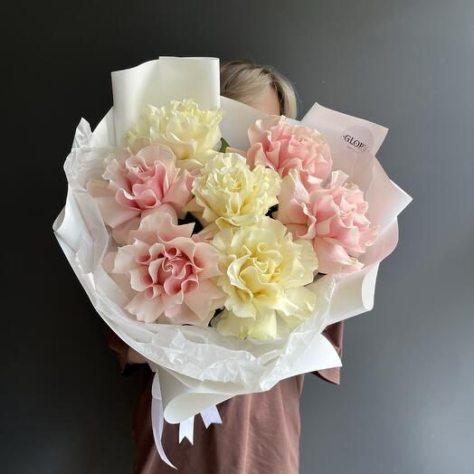 Нежный букет из ажурных розочек