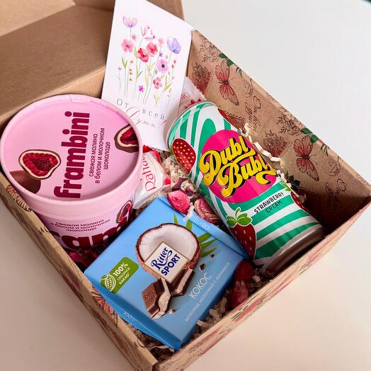 Подарочный набор со свежей малиной в шоколаде «Самой красивой»