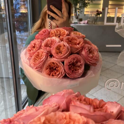 Моно из пионовидной розы