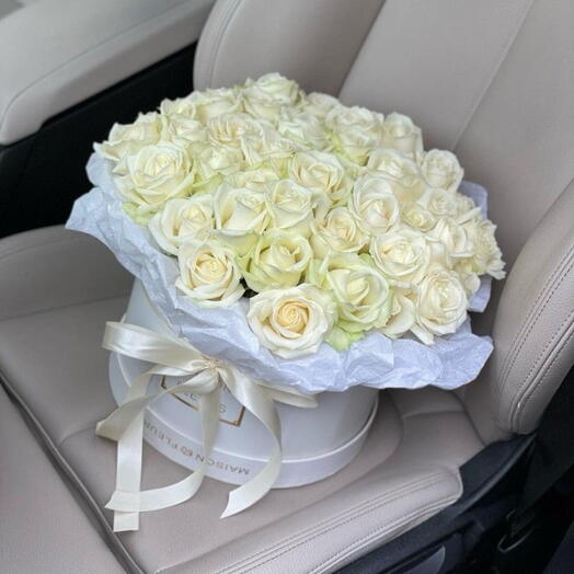 Цветы в коробке роза белая