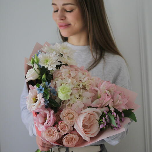 Сборный букет с гортензией