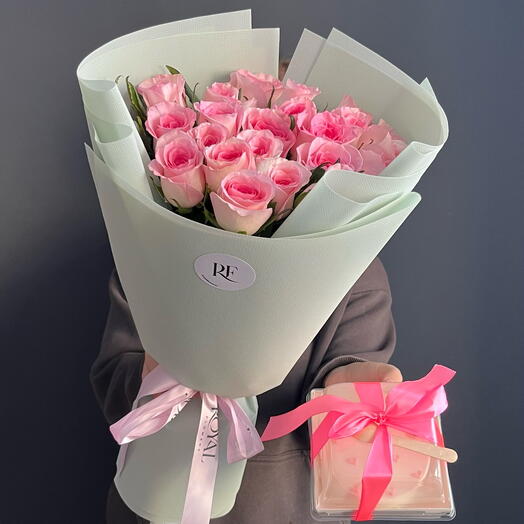 Комбо из роз и бенто торта