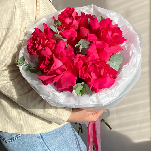 Букет 5 роз ПИНК ФЛОЙД и эвкалипт