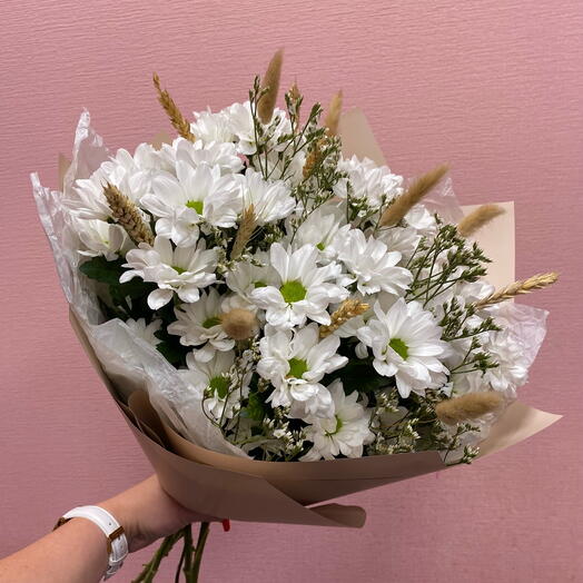 Букет из хризантемы с лимониумом и сухоцветами