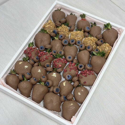 Большой бокс микс из клубники и голубики в шоколаде