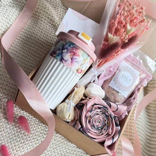 Подарочный набор для девушки, мамы, подруги, коллеги, с букетом, стаканом и платком