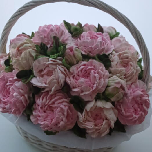 Пионы из зефира в корзине