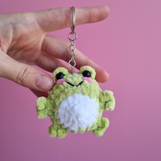 Зелёный лягушонок ручной работы.  Брелок на сумочку, подарок подруге
