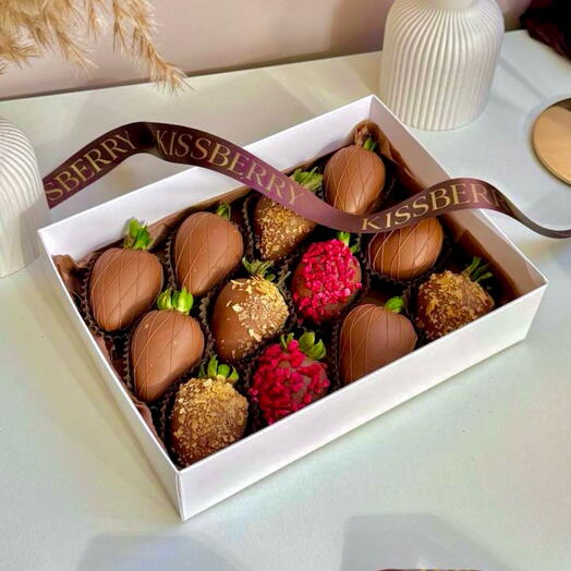 Клубника в шоколаде молочном 12шт