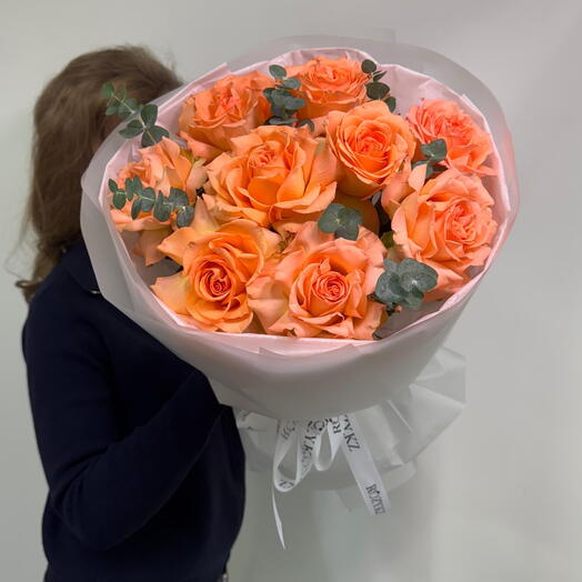 Букет из 9 французских роз с эвкалиптом