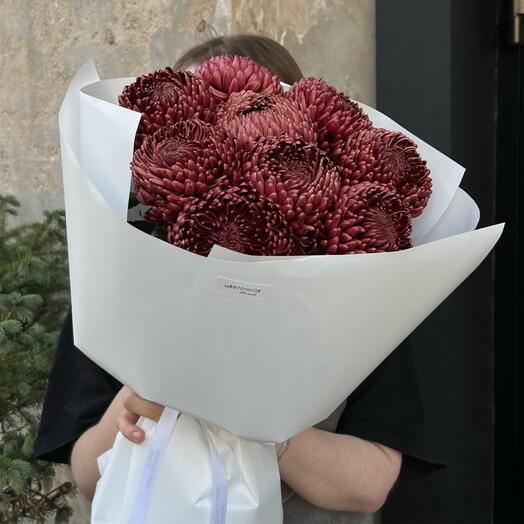 Кругляш из шоколадных хризантем