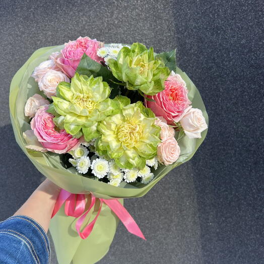 Букет яркий красивый роза вегги