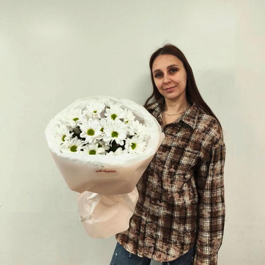 Элегантный букет из белых кустовых ромашковых хризантем, 211