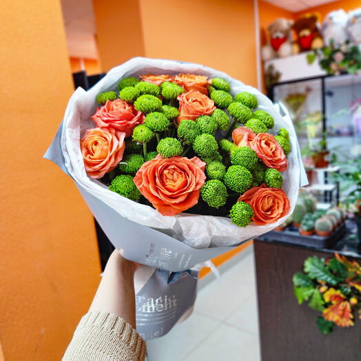 Сочный букет с апельсиновыми розами
