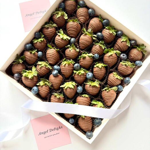 Клубника в молочном шоколаде "Choco paradise" Xl(20-30 ягод)
