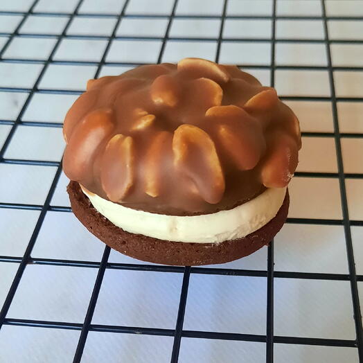 Вупи-пай "Сникерс"