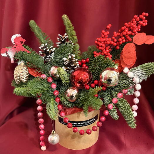 Новогодняя красная композиция ♥️🌲