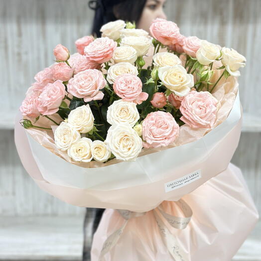 Роскошный букет с кустовыми розами 🌸