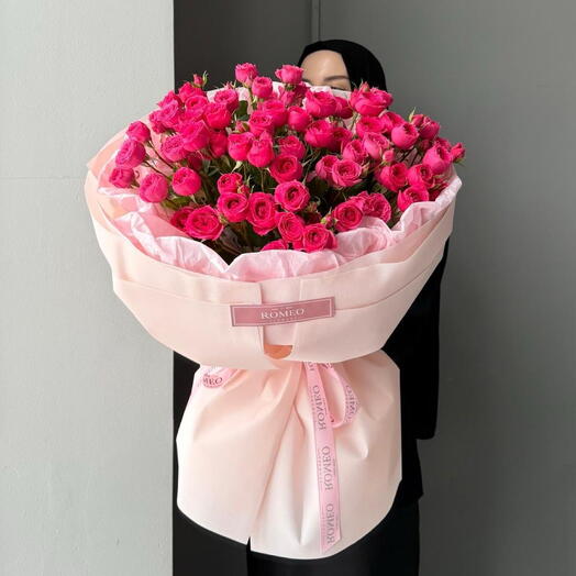 Букет из 13 веток кустовых роз Софи