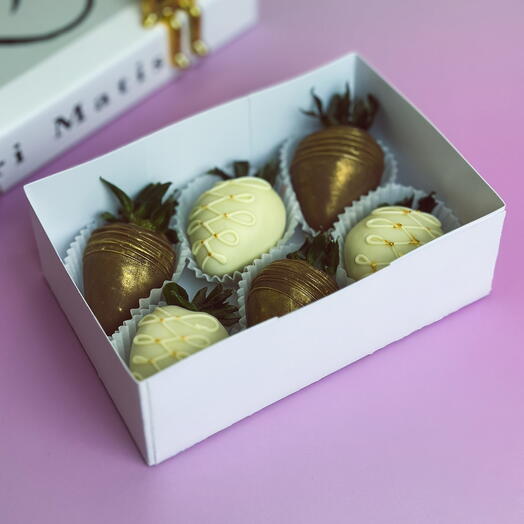 Клубника в белом и молочном шоколаде