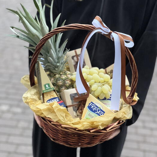Продуктовая корзина с сырами «Восторг»