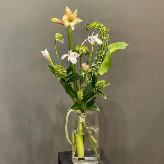 Зелёный букет с амариллисом