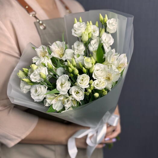 Букет с эустомой и альстромерией