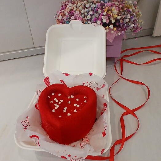 Муссовый бенто торт LOVE мини сердечки