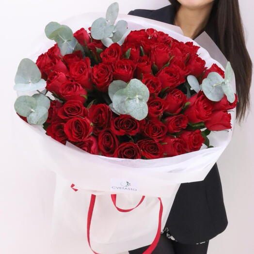 51 қызыл Раушан эвкалиптпен