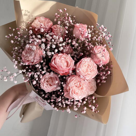 Букет ХИТ из пион. роз и гипсофил