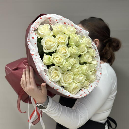 25 белых роз с любовью