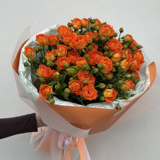 Букет из оранж кустовой розы