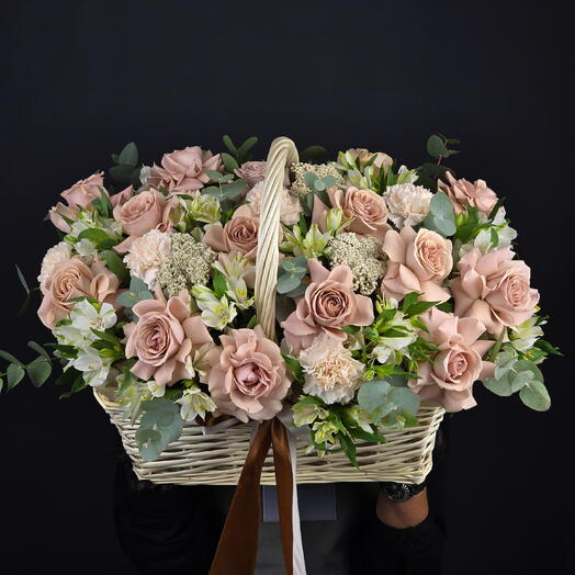 Корзина "Cappuccino Milkshake 🌸" с пионовидными розами