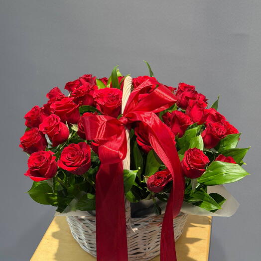 Корзина из 35 роз