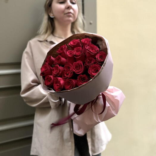 Красные розы 19шт в букете