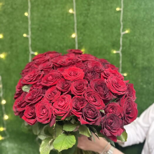 51 роза охапкой