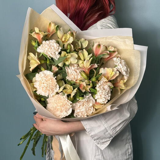 Букет из альстромерии и диантусов💞